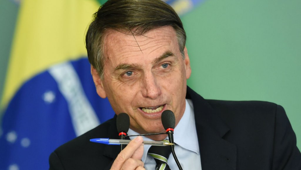 Scivolone del Presidente Bolsonaro: “Andrò in Italia a conoscere i Mafiosi dei miei parenti”