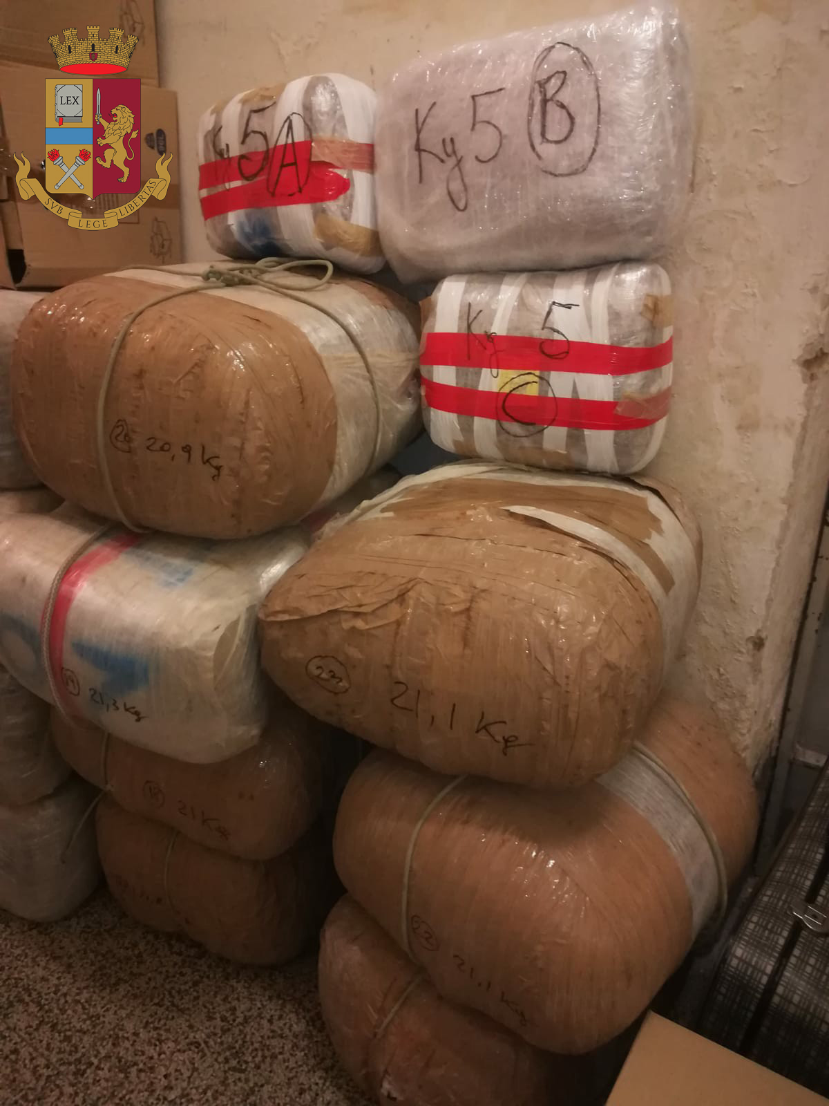 Albanese in manette, trovati 830 kg di droga e una pistola: la segnalazione anonima arrivata tramite YouPol