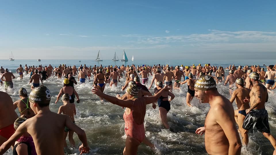 Malore al tuffo da guiness di Viareggio: un uomo finisce in ospedale