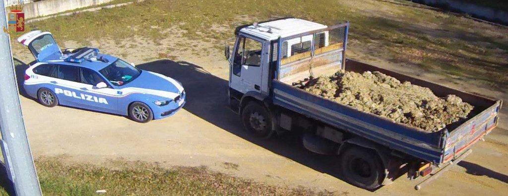 Fermati un TIR con rifiuti e un furbetto della scatola nera