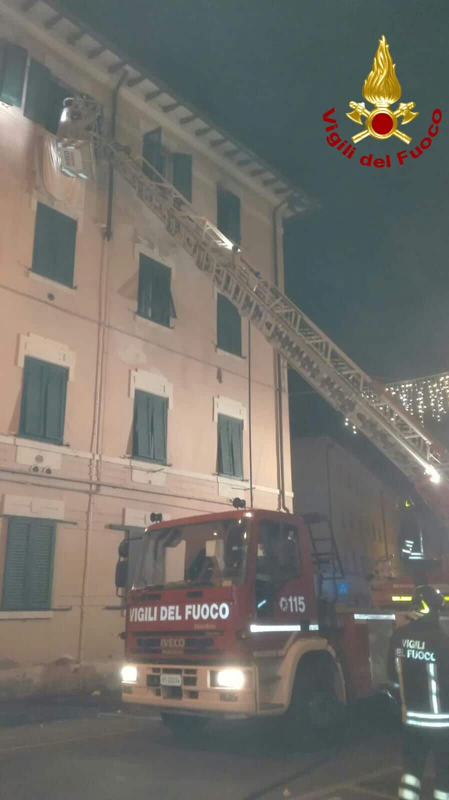 Fuoco in un appartamento, salvati i proprietari: muore il gatto