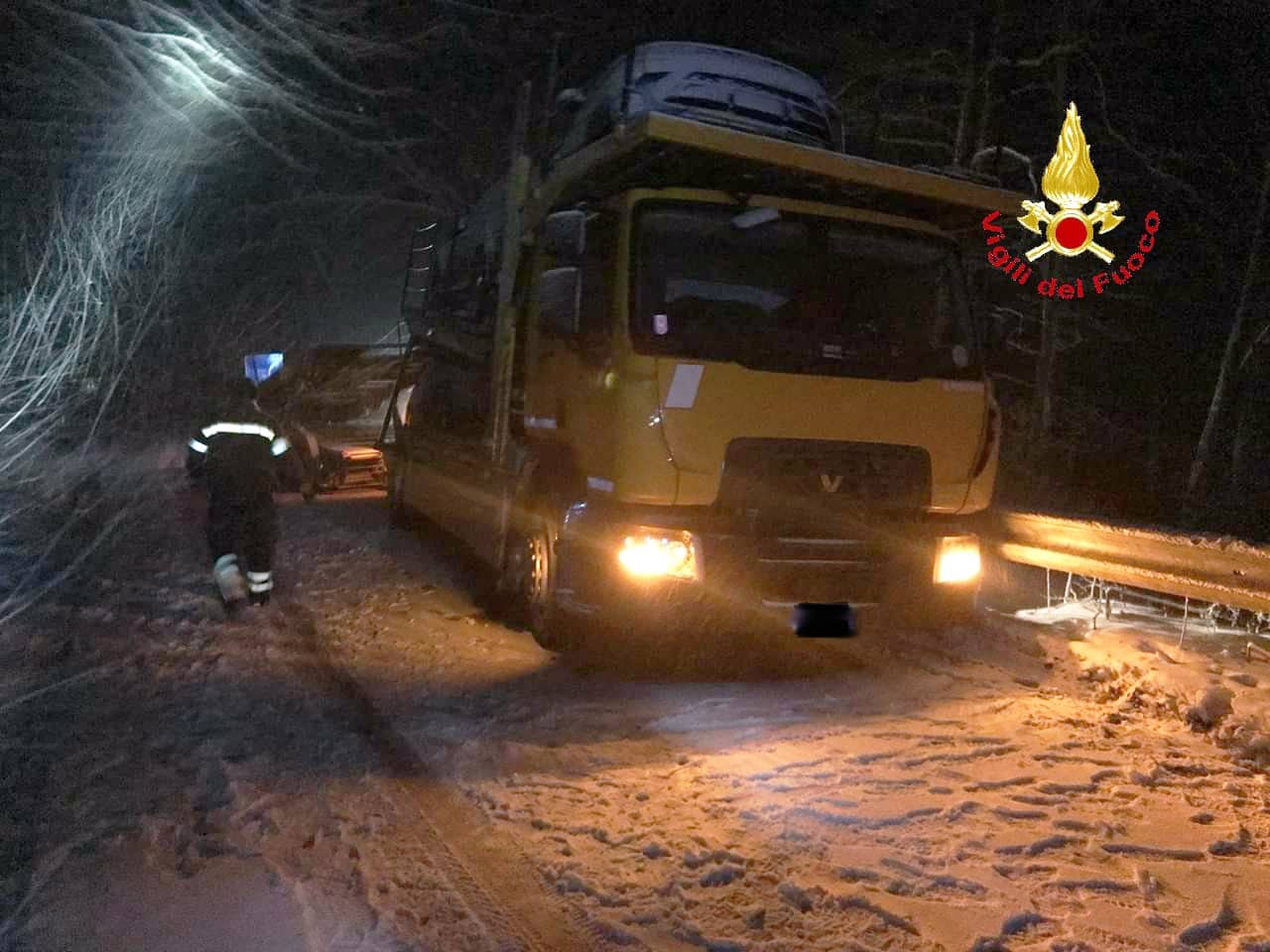 Neve nel grossetano, mezzi fuori strada