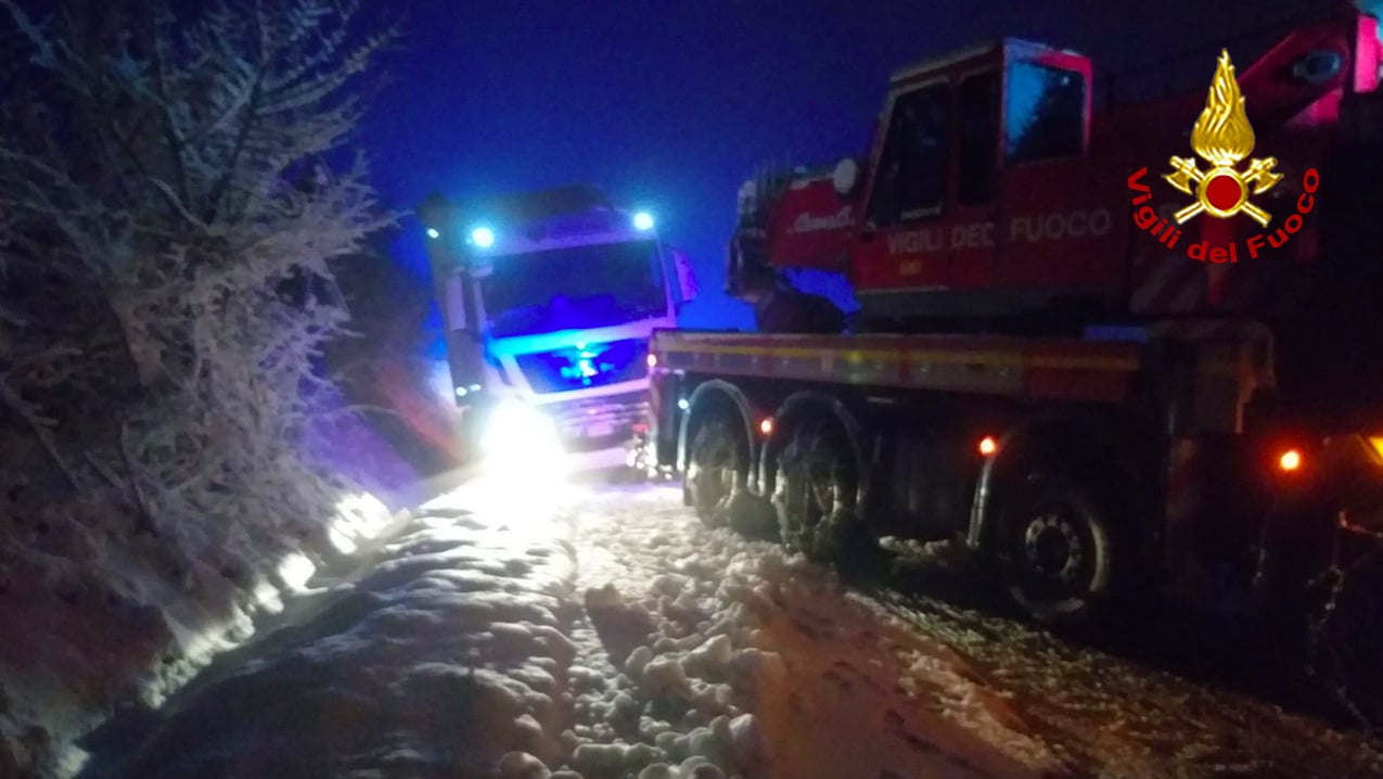 Bloccati dalla neve, gli autoarticolati erano senza catene