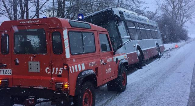 Emergenza neve e ghiaccio, medico accompagnato dai pompieri in ospedale: era atteso per un intervento chirurgico urgente