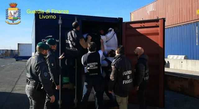 Cocaina tra i sacchi di caffè, sequestrati in porto 644 chili: valeva 130 milioni di euro