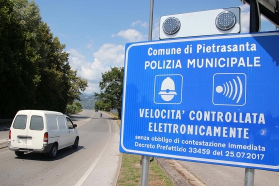 Potere al Popolo: “Spengete l’autovelox a Pietrasanta”