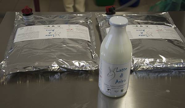 Il latte di asina all’olio extra vergine di oliva per i bambini allergici al latte vaccino