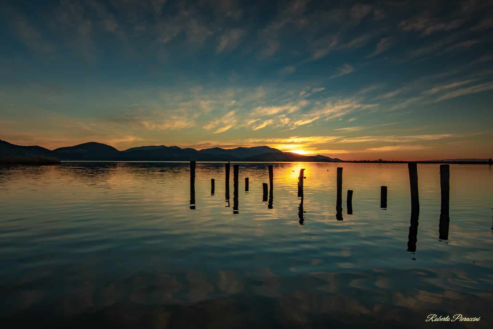 Tramonto sul lago: escursione in battello con aperitivo e concerto