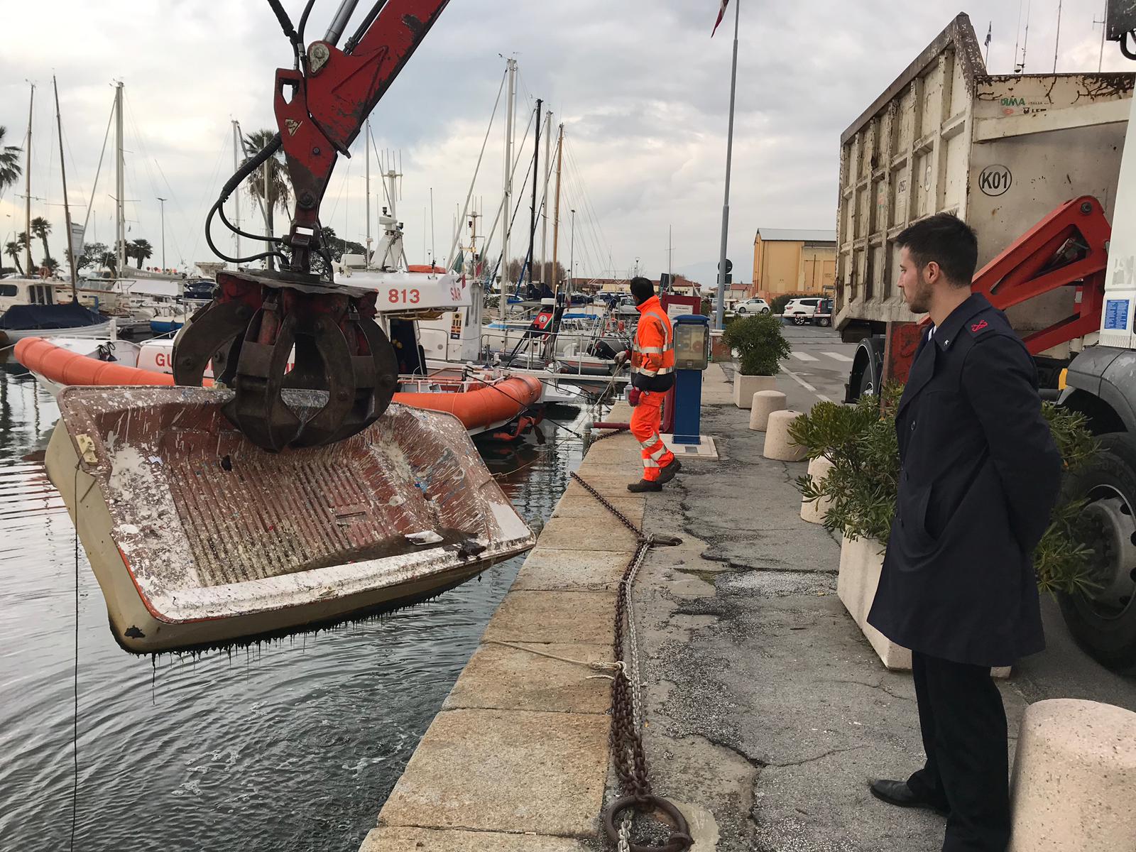 Sea rimuove relitti abbandonati in Porto