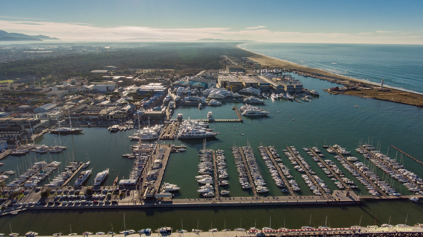 Viareggio, al via le operazioni di escavo all’imboccatura del porto