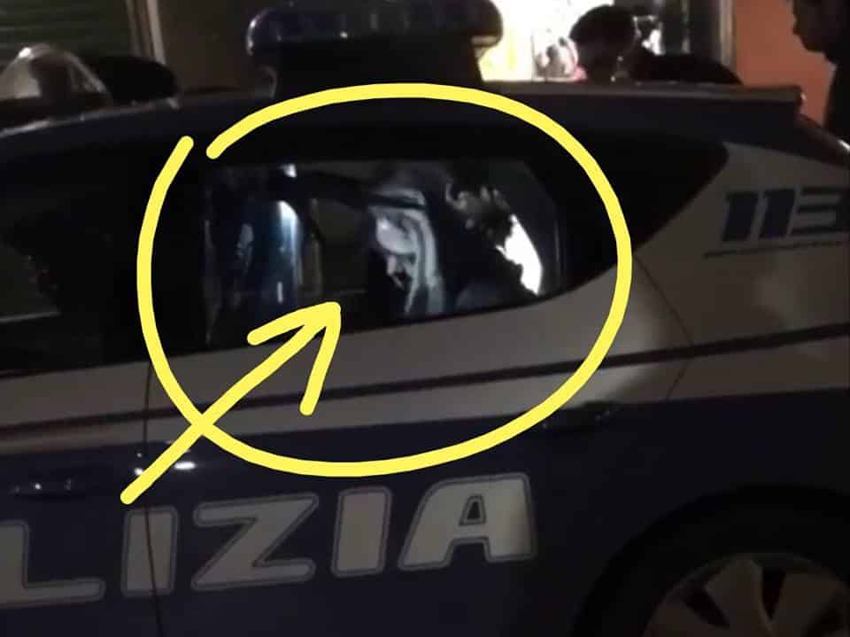 Lancia uova al gazebo della Lega, portato via dalla Polizia