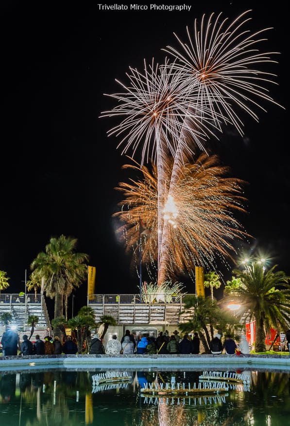 I fuochi d’artificio del terzo corso di Carnevale nei clic di Mirco Trivellato