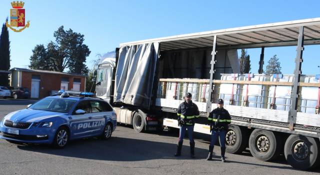 In autostrada con 24.000 litri di gasolio di contrabbando: arrestato dalla Polstrada