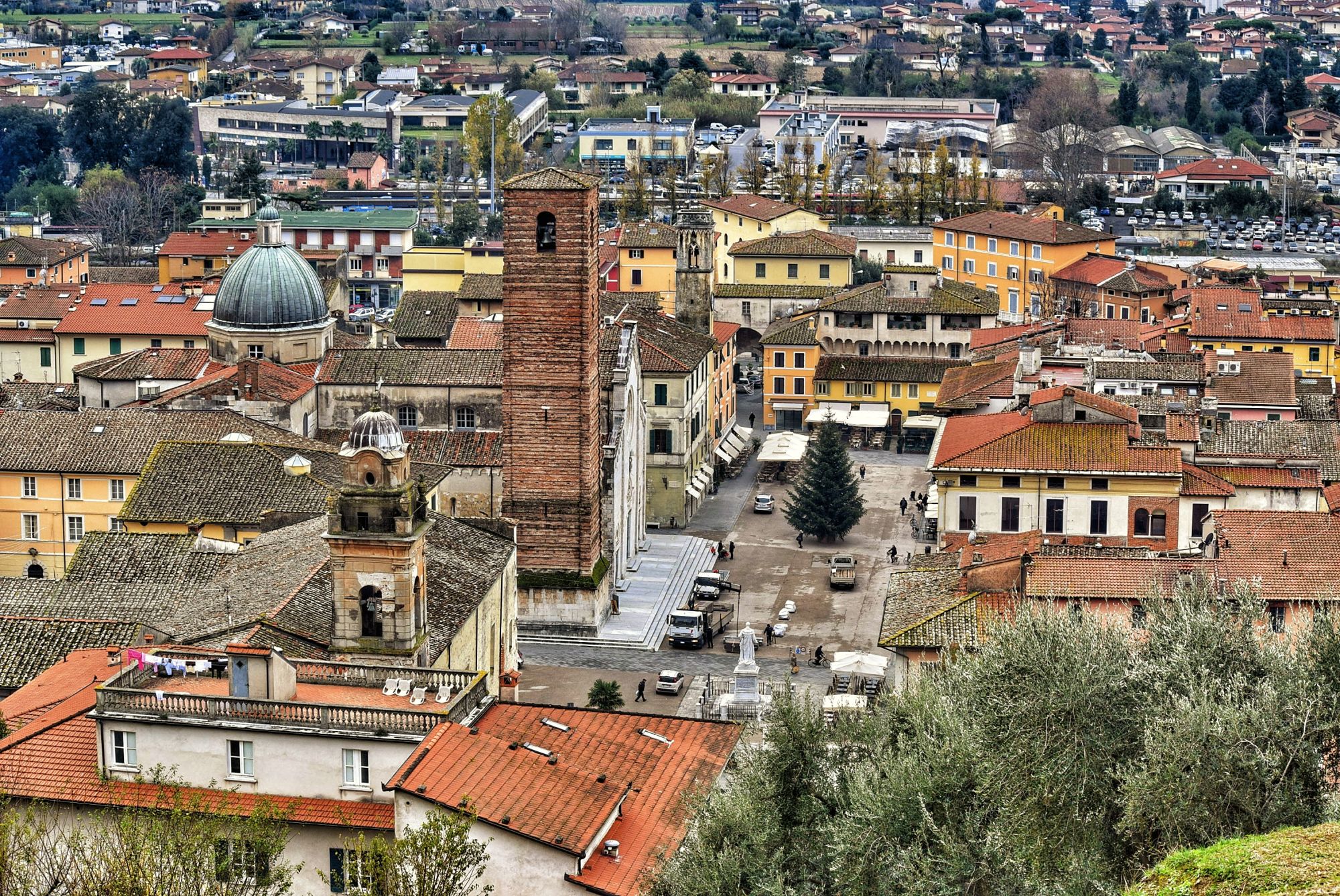 Pietrasanta vista dalla Rocca di Sala