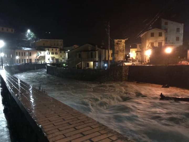 Piogge intense, il fiume Versilia fa paura