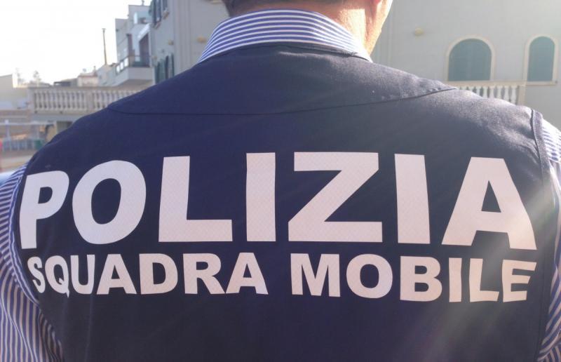 Arrestati dalla squadra mobile di Firenze due siciliani residenti a Montecatini Terme, sono ritenuti i responsabili di aver aiutato a sottrarsi al carcere un notissimo ex latitante catanese, condannato all’ergastolo