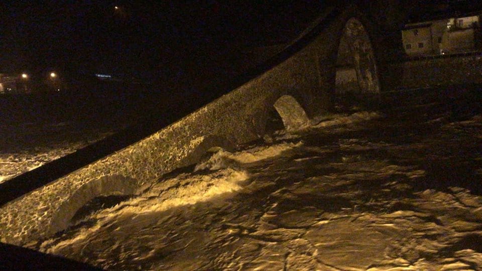 La piena del Serchio al Ponte del Diavolo, il video