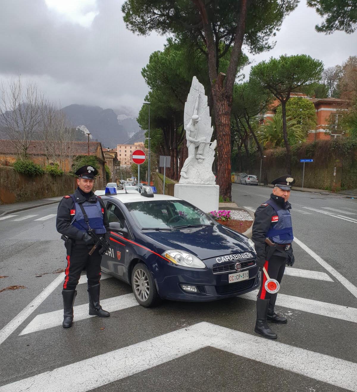 Espulso, torna con il cognome della moglie: riconosciuto dai Carabinieri e arrestato