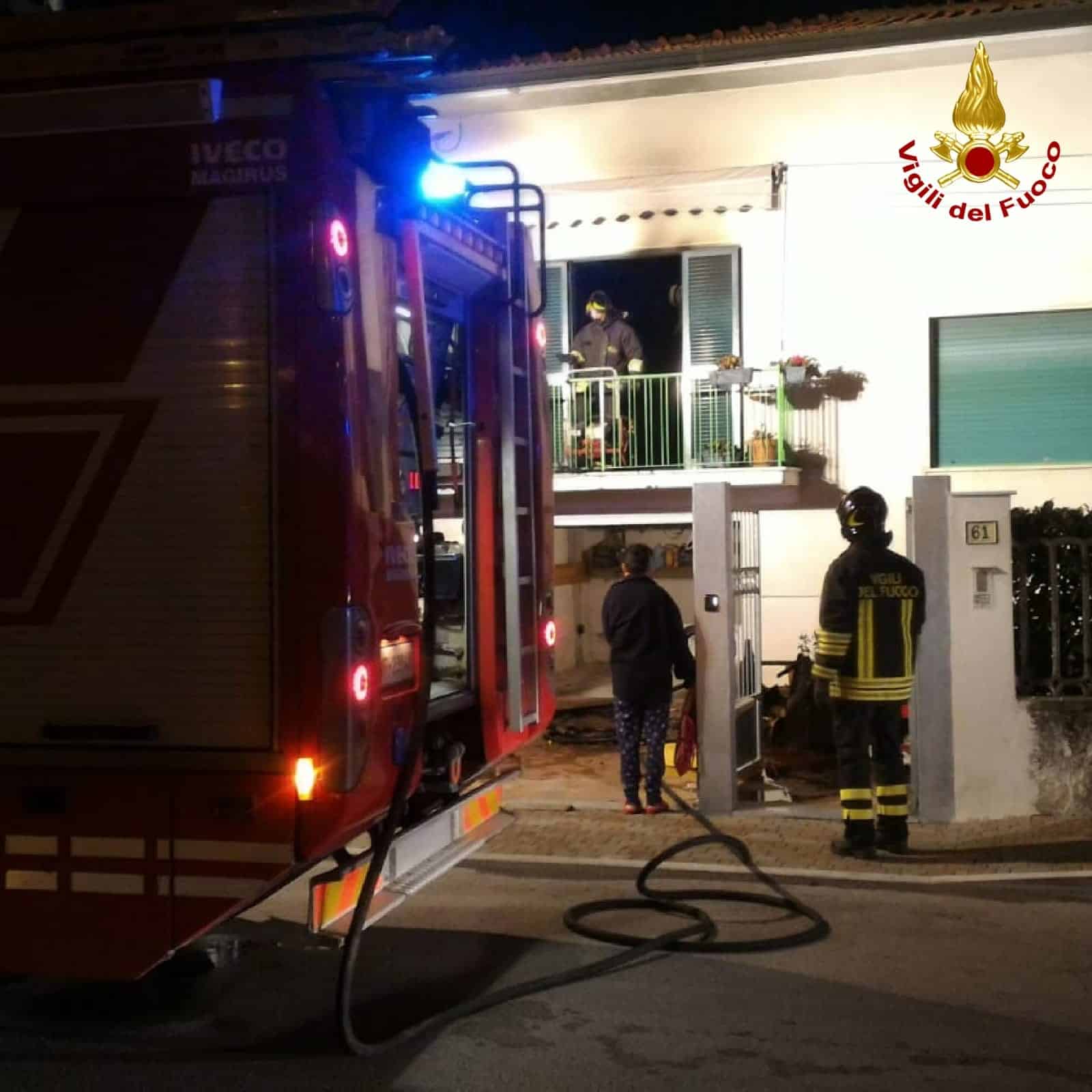 A fuoco un appartamento, inagibile lo stabile