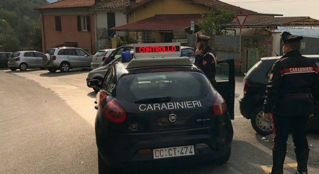 Aggredisce i Carabinieri, arrestato