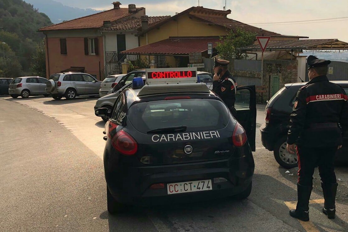 Aggredisce i Carabinieri, arrestato