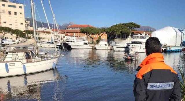 Inquinamento in porto a Viareggio, interviene la Guardia Costiera