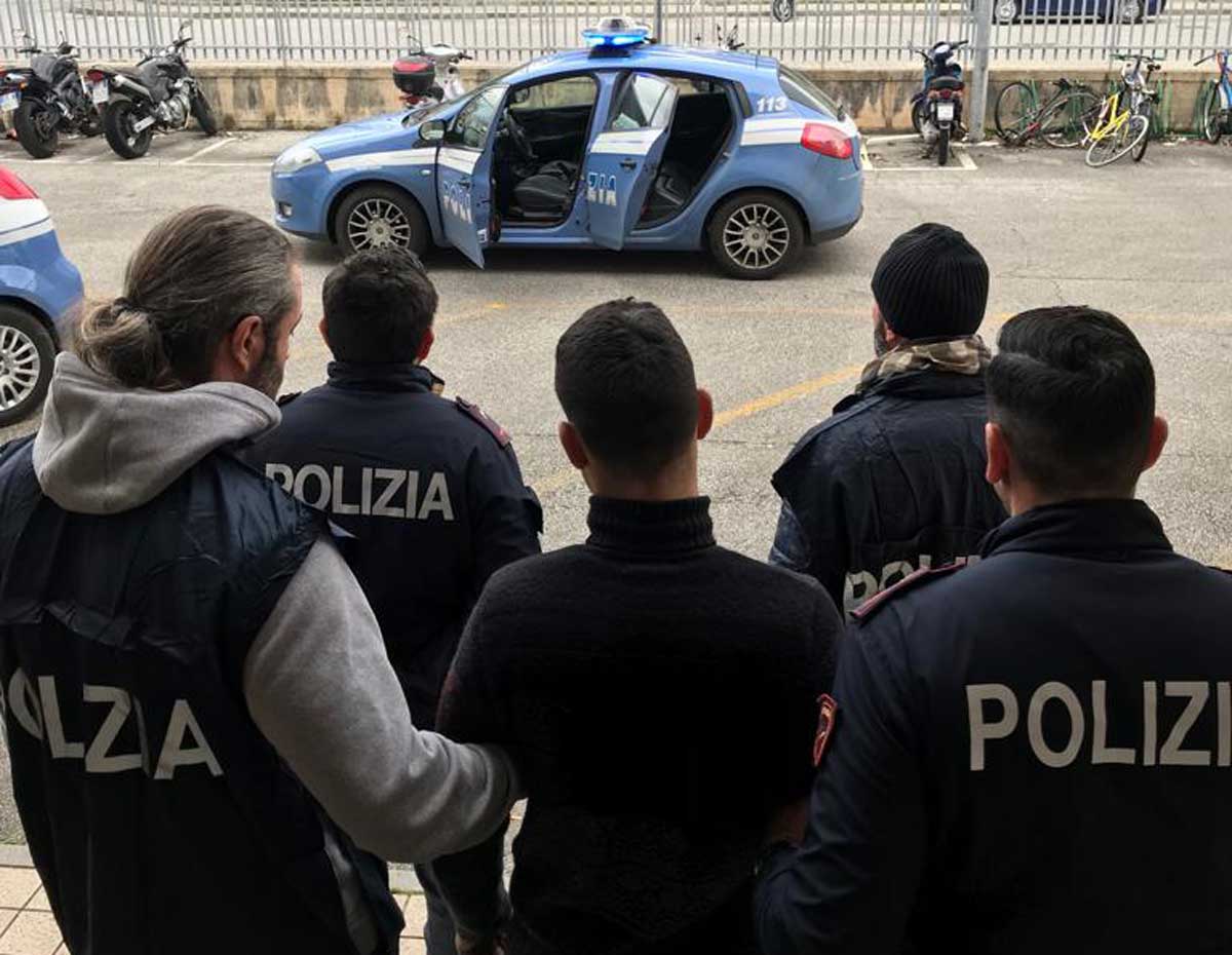 Preso il colpevole del ferimento dell’agente di polizia in pineta – VIDEO