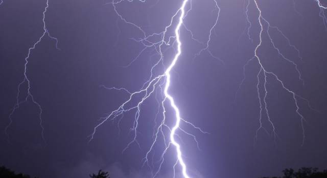 Temporali e vento, da stasera e per tutto martedi è di nuovo allerta meteo