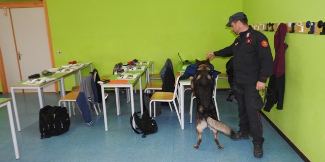 Carabinieri a scuola, il Cantiere Sociale: “Stato di polizia”