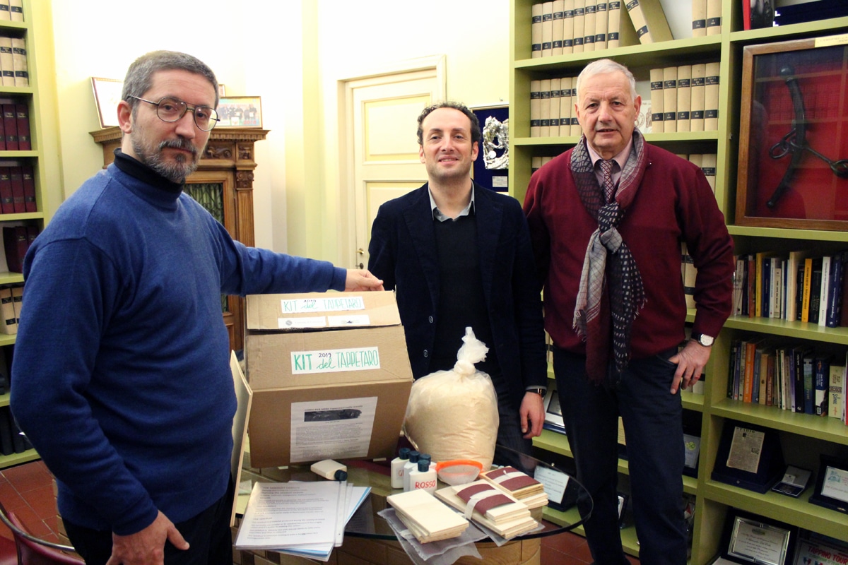 Presentato il kit del tappetaro per le scuole di Camaiore