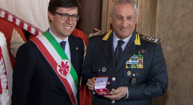 Fiorino d&#8217;oro per il generale Giorgio Toschi: la sua carriera nella GdF è iniziata a Viareggio