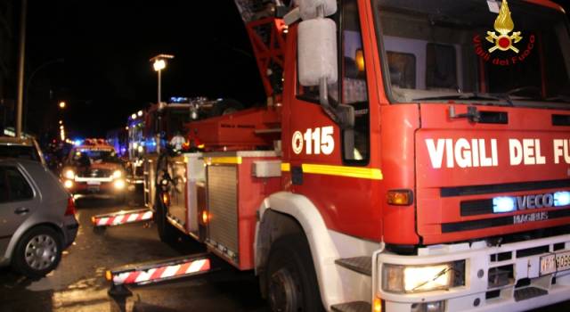 Incendio in appartamento a causa del camino, nessuna persona coinvolta