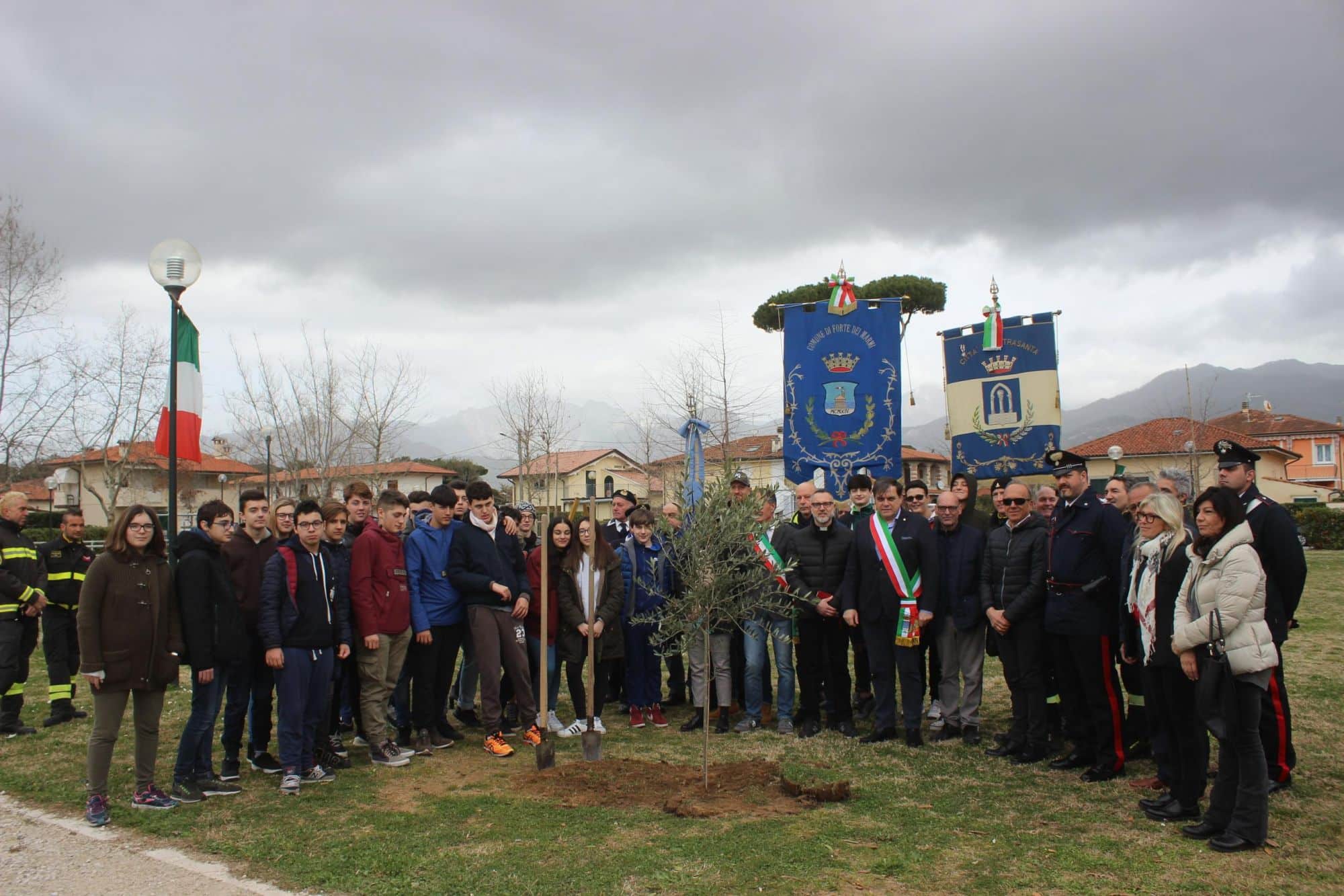 Anche Pietrasanta ricorda la tempesta di vento