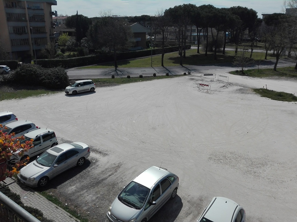 “A Viareggio si pavimentano i parcheggi con la marmettola?”