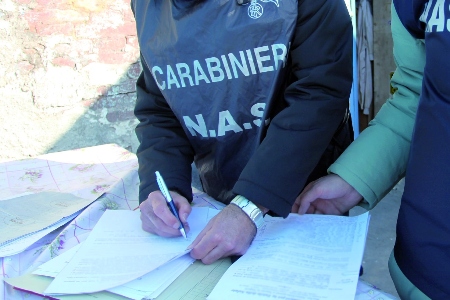 Estate sicura, i Nas sospendono l’attività di pub a Pietrasanta e in Garfagnana