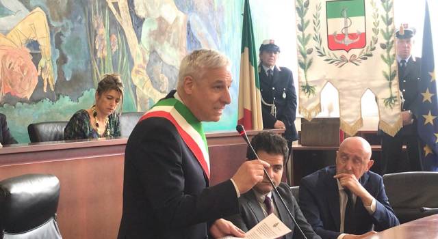 Viareggio approva il bilancio: il sindaco bacchetta i consiglieri disattenti