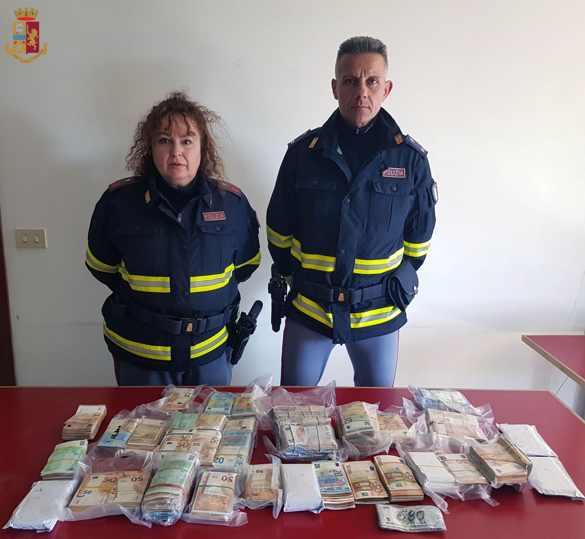 In A/1 arrestato un ladro ricercato in Francia. La Polstrada sequestra a due ricettatori quasi 400.000 euro
