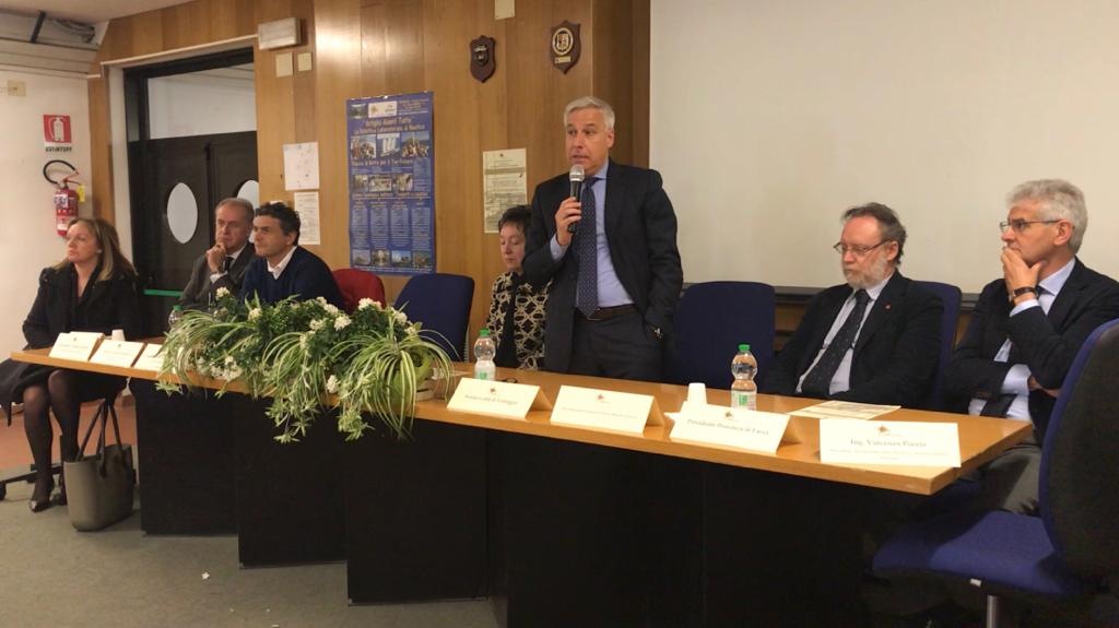 Simulatore di plancia al Nautico di Viareggio, il sindaco: “Fra tradizione e innovazione, rispettando il mare si creano opportunità”