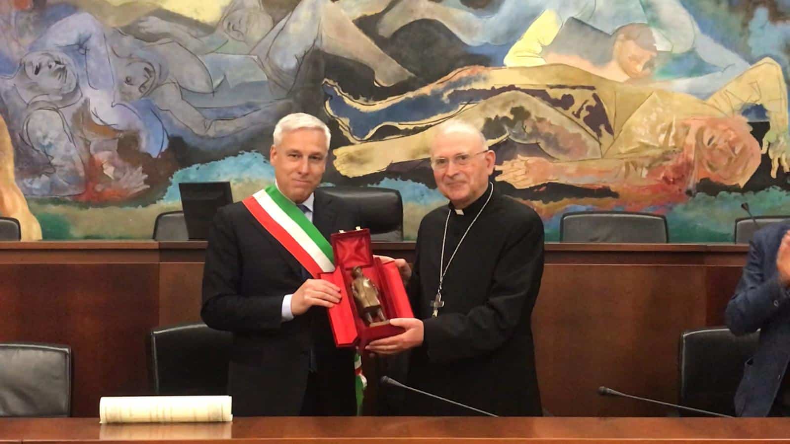 Premio Puccini a monsignor Castellani: la dedica dell’arcivescovo alle vittime della strage di Viareggio