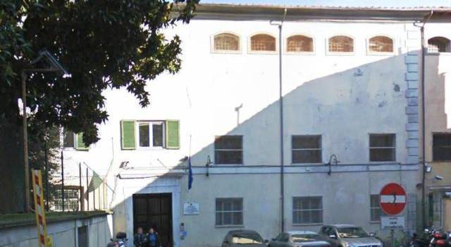 Cuoco ucciso a Lucca, è omicidio volontario: i due coinqulini restano in carcere, convalidato il fermo