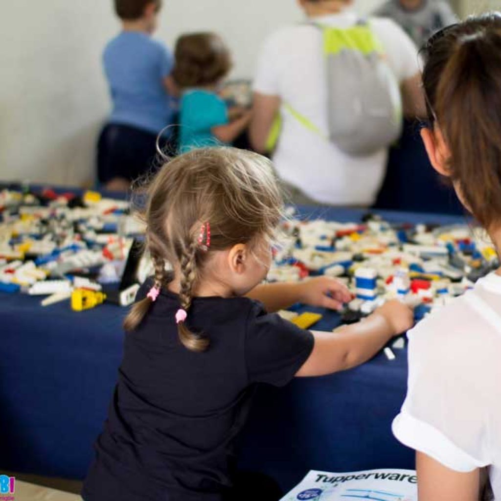 Spettacoli, Lego, laboratori, giochi d una volta, dinosauri e tanto divertimento per tutti: taglio del nastro per “Lucca Bimbi”