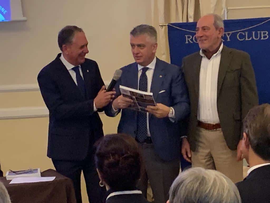 Cartoline dalla Versilia, il libro del Rotary