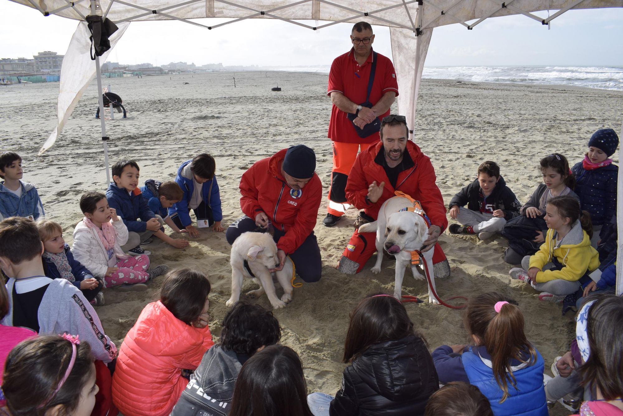 500 bambini in spiaggia per la giornata della sicurezza