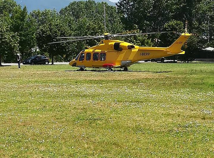 Muore sul cavalcavia travolta da un’auto