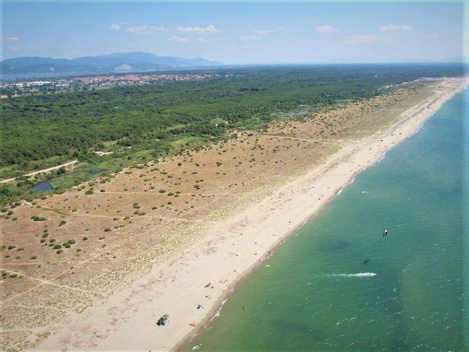 Legambiente sul servizio Rai: “Sulle spiagge libere mentono sapendo di mentire: infatti, solo a sud di Viareggio c’è una spiaggia libera di circa 2,5 km”