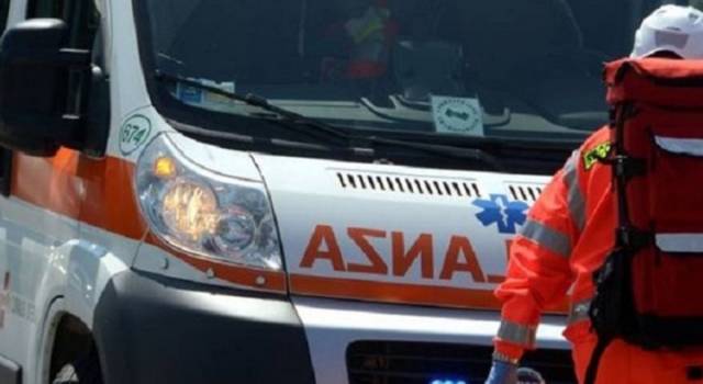 Chiama il 118 per una rissa, all&#8217;arrivo di ambulanza e carabinieri le persone coinvolte erano già scappate