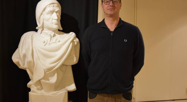 Svelato il busto di Dante dell’artista Dino De Ranieri di Pietrasanta