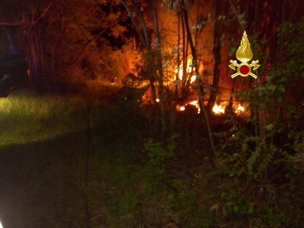 Fuoco sul Monte Croce, a Stazzema, bruciati 5 ettari. In volo elicottero della Regione