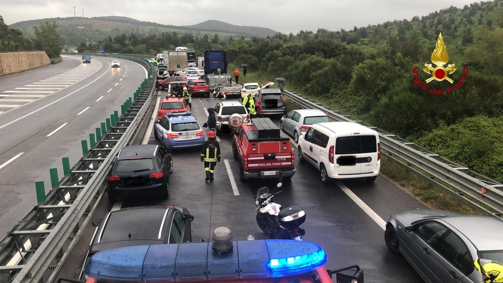 Carambola tra 10 auto e tre mezzi pesanti: Senese in tilt