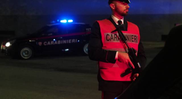 Aggredisce a pugni carabinieri e guardia giurata all&#8217;ingresso del supermercato